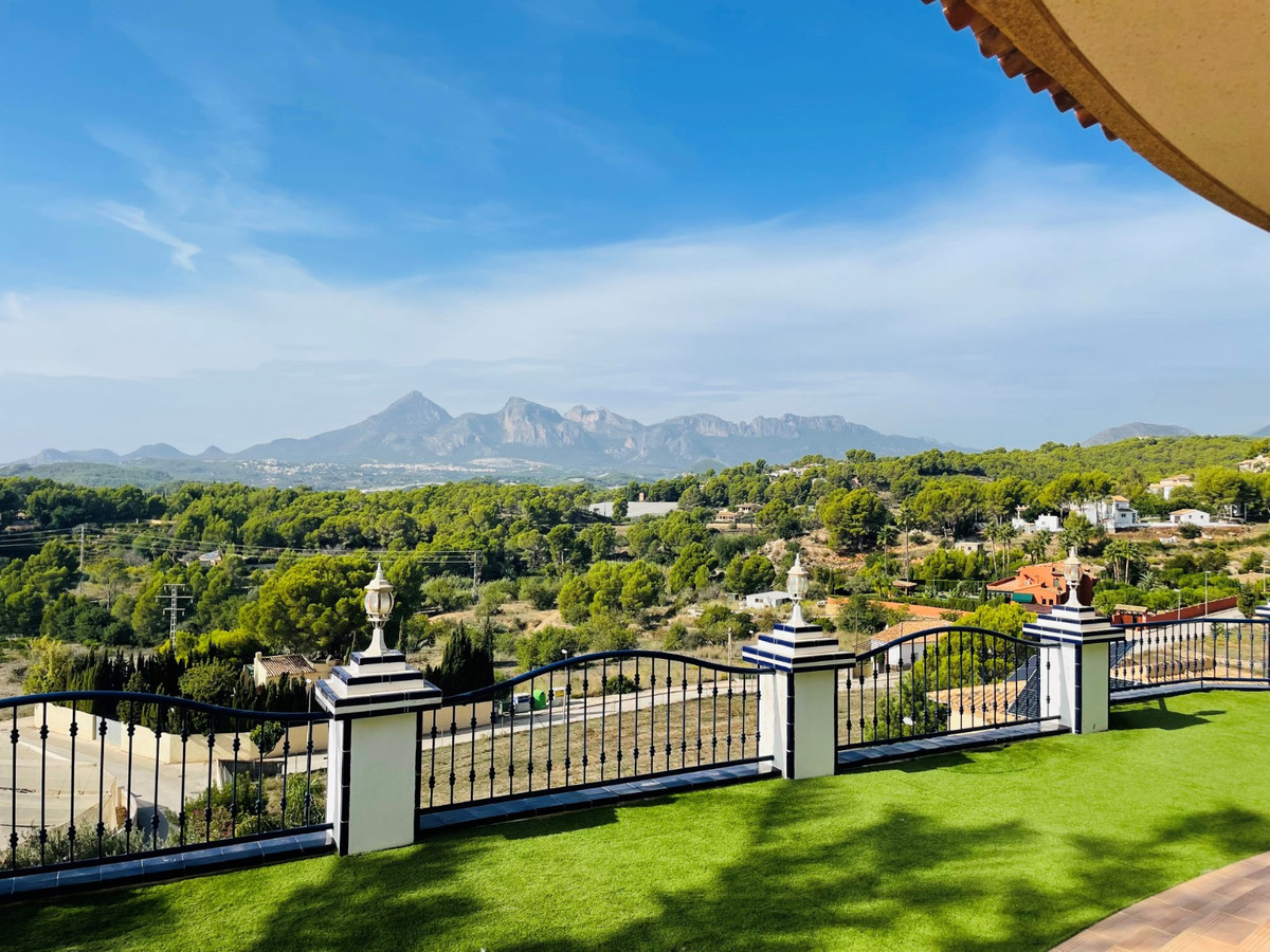 6 Bed Townhouse for sale in Altea Costa Blanca, Alicante, Spain