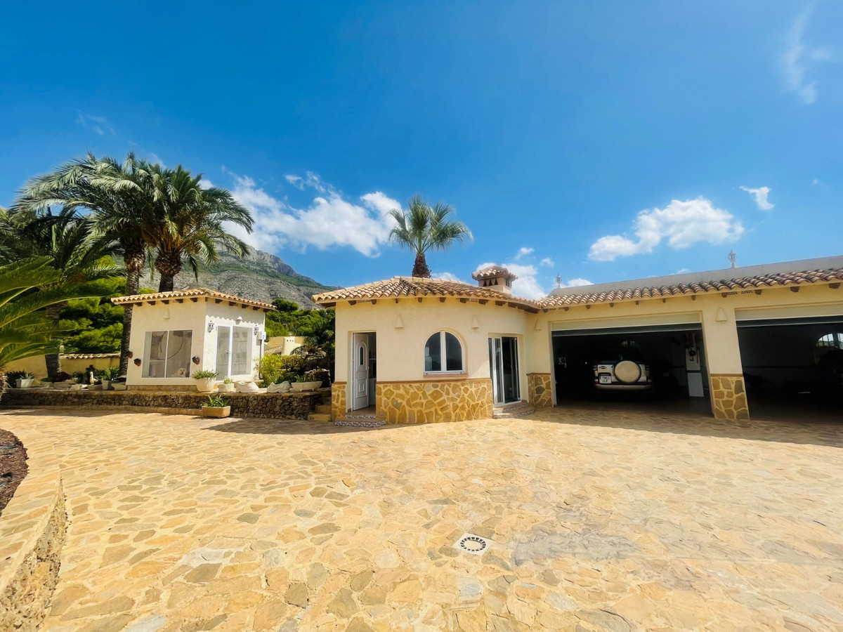 6 Bed Townhouse for sale in Altea Costa Blanca, Alicante, Spain