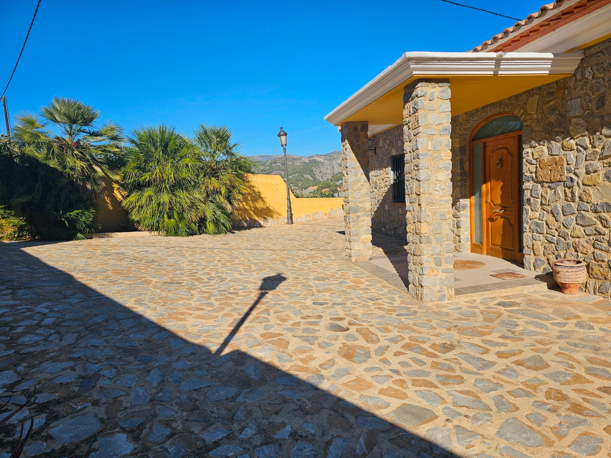 6 Bed Townhouse for sale in Callosa Den Sarria Costa Blanca, Alicante, Spain