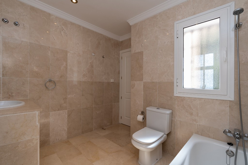 2 Bed Apartment for sale in Elviria Costa Del Sol, Málaga, Spain