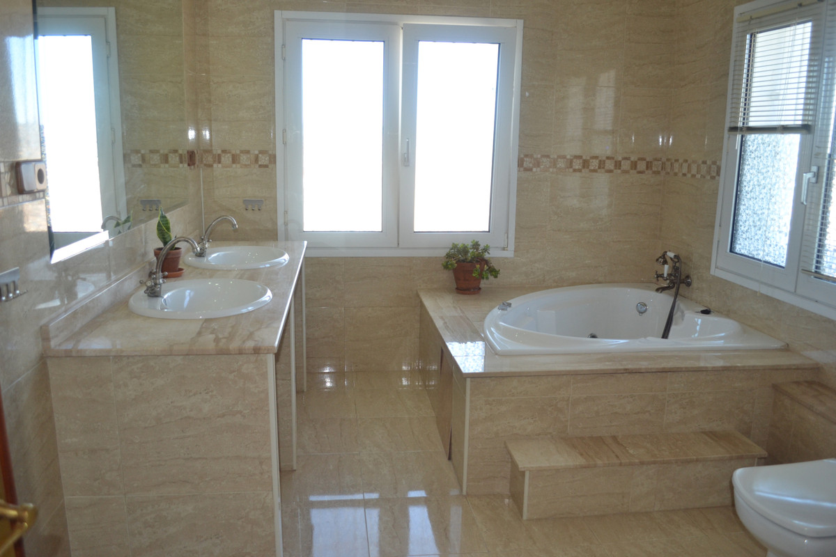 6 Bed Townhouse for sale in Alhaurín De La Torre Costa Del Sol, Málaga, Spain