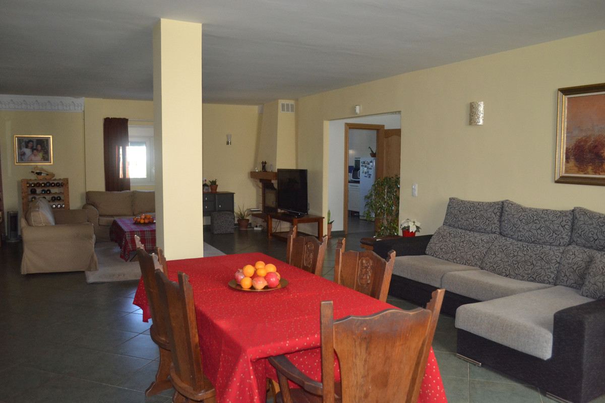6 Bed Townhouse for sale in Alhaurín De La Torre Costa Del Sol, Málaga, Spain
