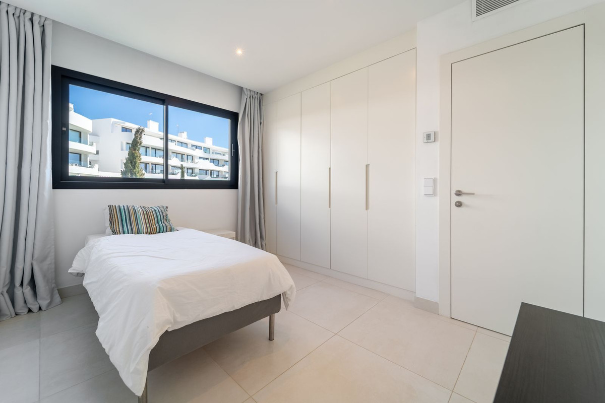 3 Bed Apartment for sale in Fuengirola Costa Del Sol, Málaga, Spain