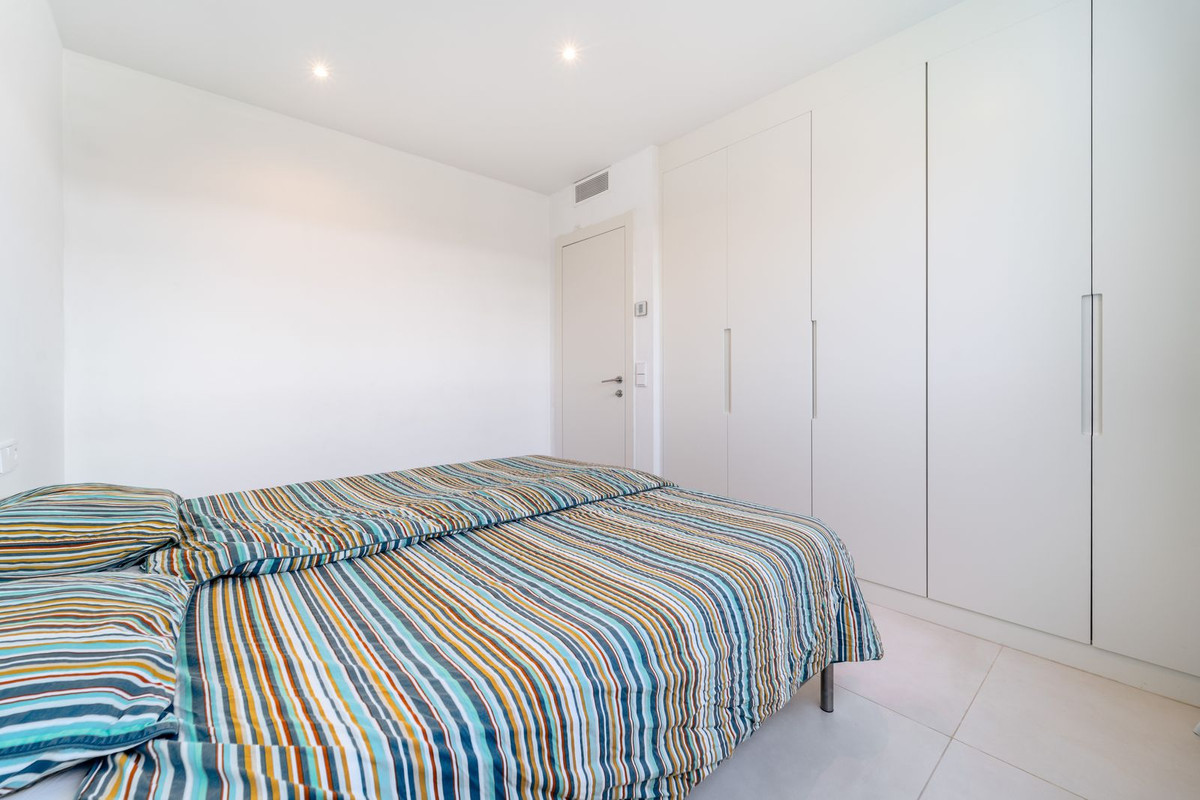 3 Bed Apartment for sale in Fuengirola Costa Del Sol, Málaga, Spain