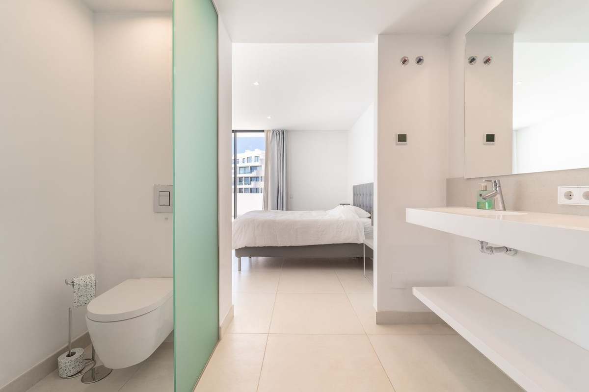 3 Bed Apartment for sale in Fuengirola Costa Del Sol, Málaga, Spain
