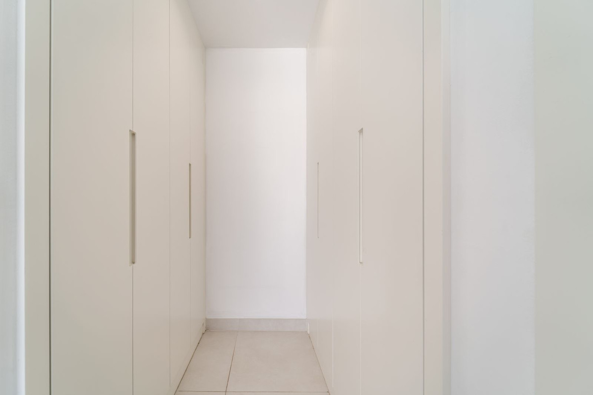 3 Bed Apartment for sale in Fuengirola Costa Del Sol, Málaga, Spain