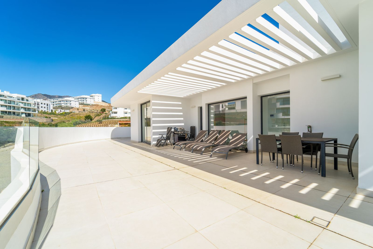 3 Bed Apartment for sale in Fuengirola Costa Del Sol, Málaga, Spain