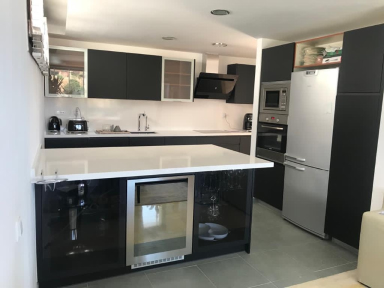 Se vende Apartamento Planta Media de 3 dormitorios en Costa Del Sol, Málaga, España