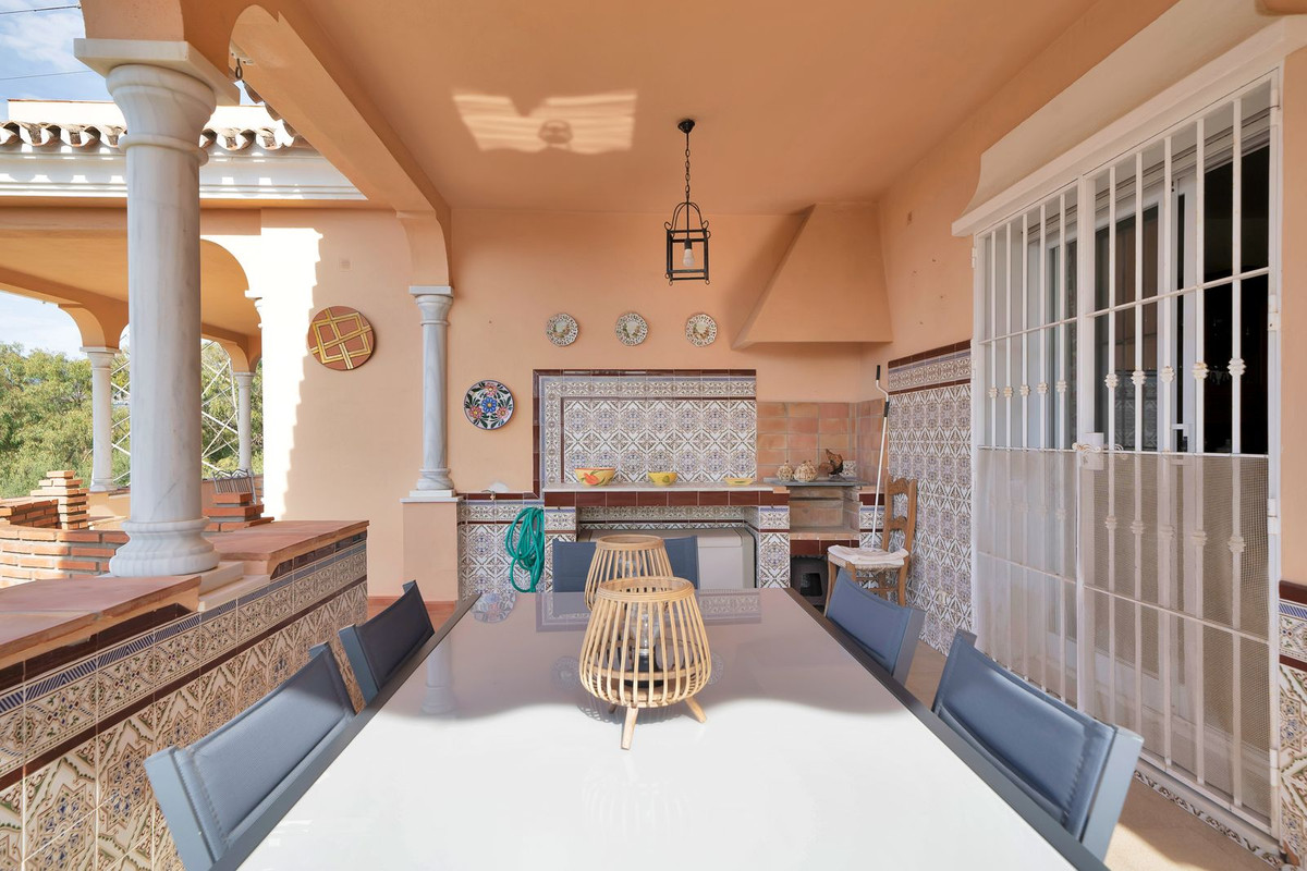 6 Bed Townhouse for sale in San Pedro De Alcántara Costa Del Sol, Málaga, Spain