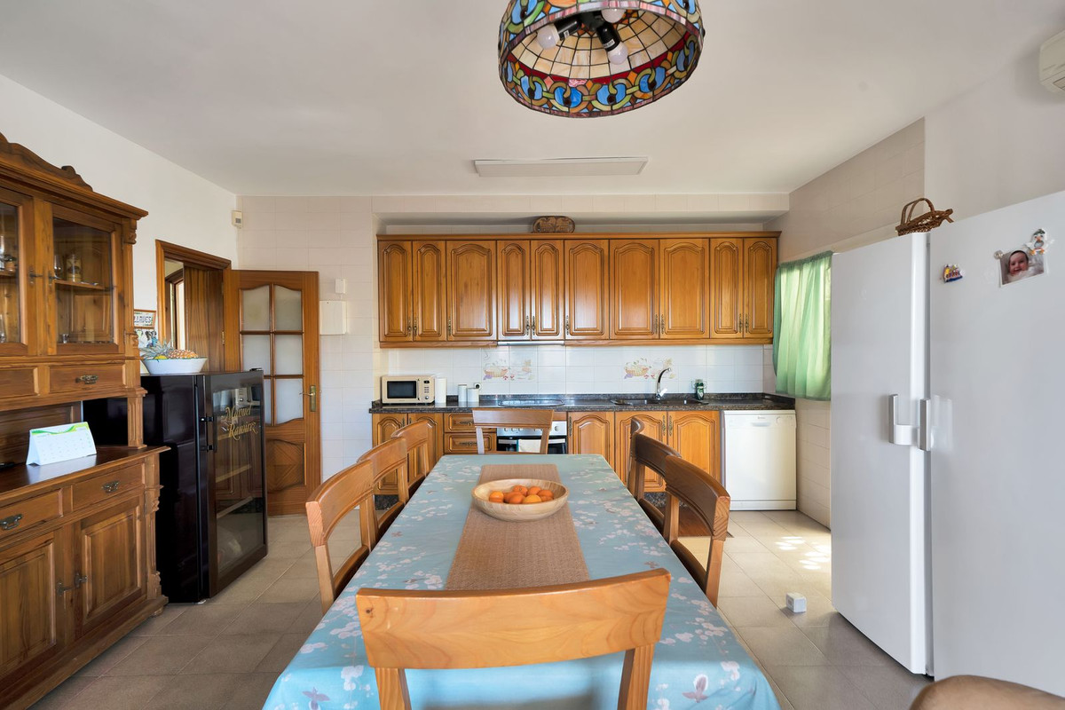 6 Bed Townhouse for sale in San Pedro De Alcántara Costa Del Sol, Málaga, Spain