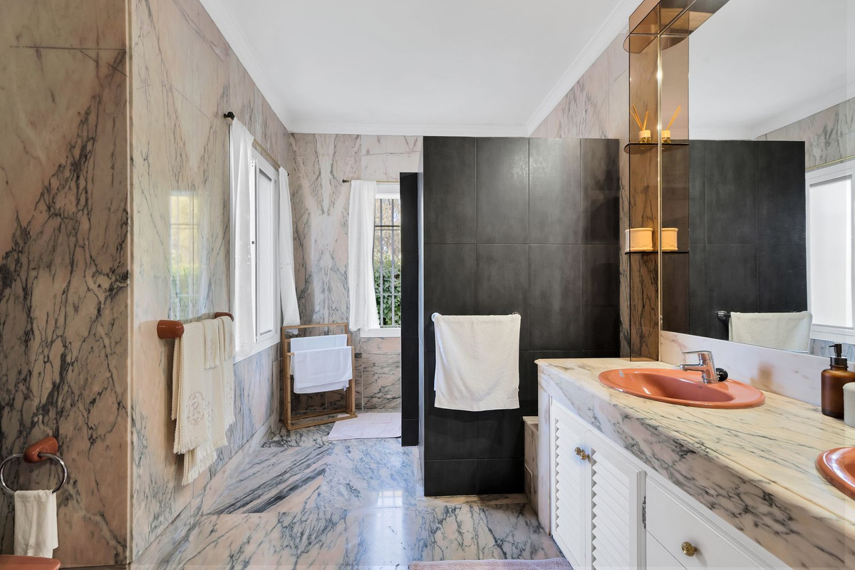 6 Bed Townhouse for sale in San Pedro De Alcántara Costa Del Sol, Málaga, Spain