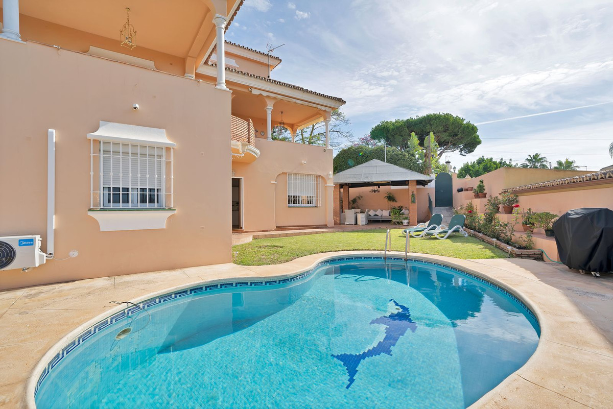 6 Bed Townhouse for sale in San Pedro De Alcántara Costa Del Sol, Málaga, Spain