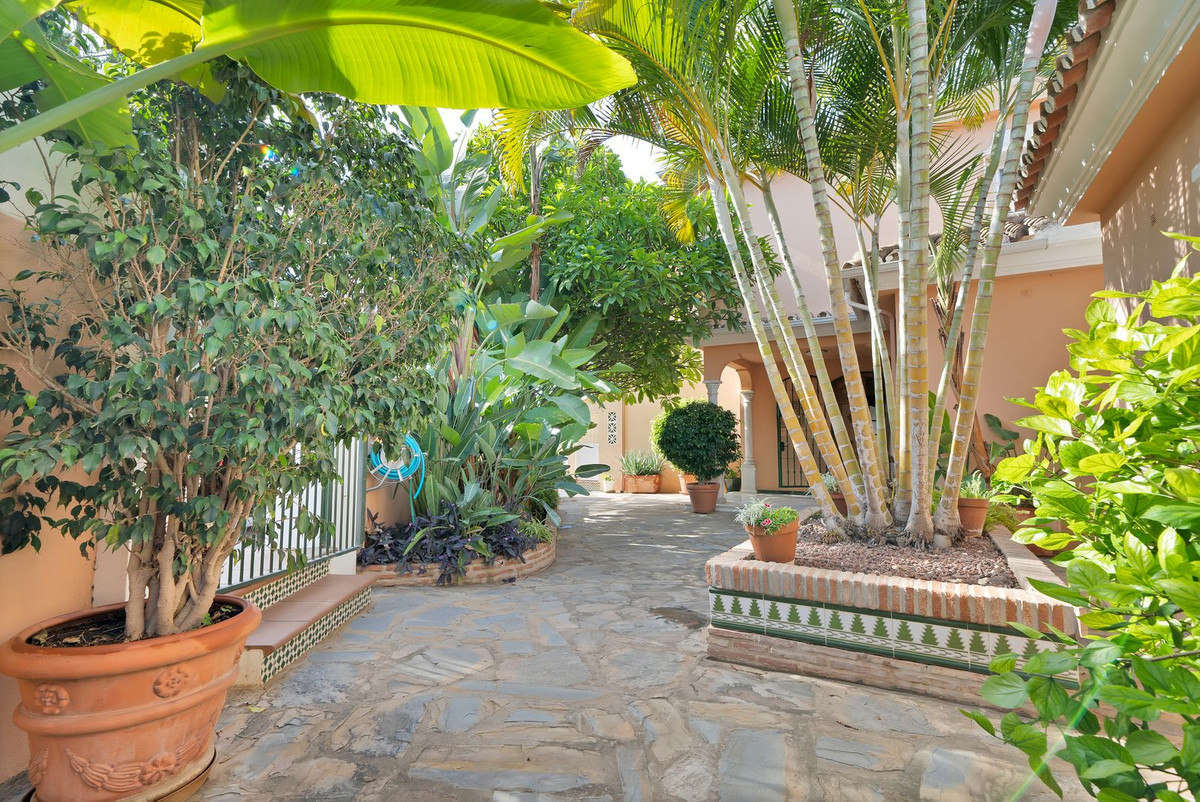6 Bed Townhouse for sale in San Pedro De Alcántara Costa Del Sol, Málaga, Spain