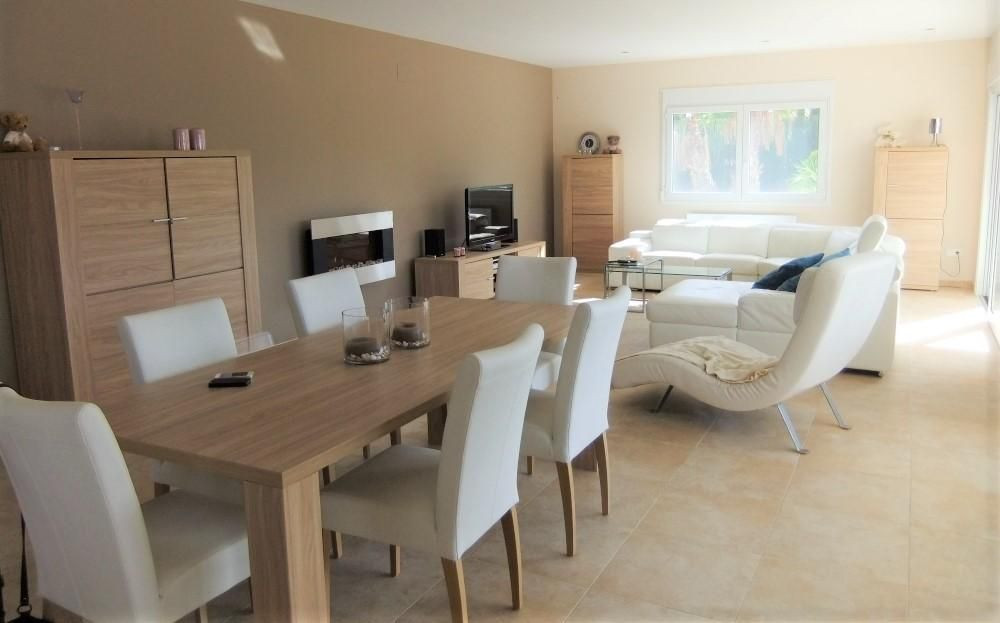 Se vende Villa - Chalet de 4 dormitorios en Costa Blanca, Alicante, España