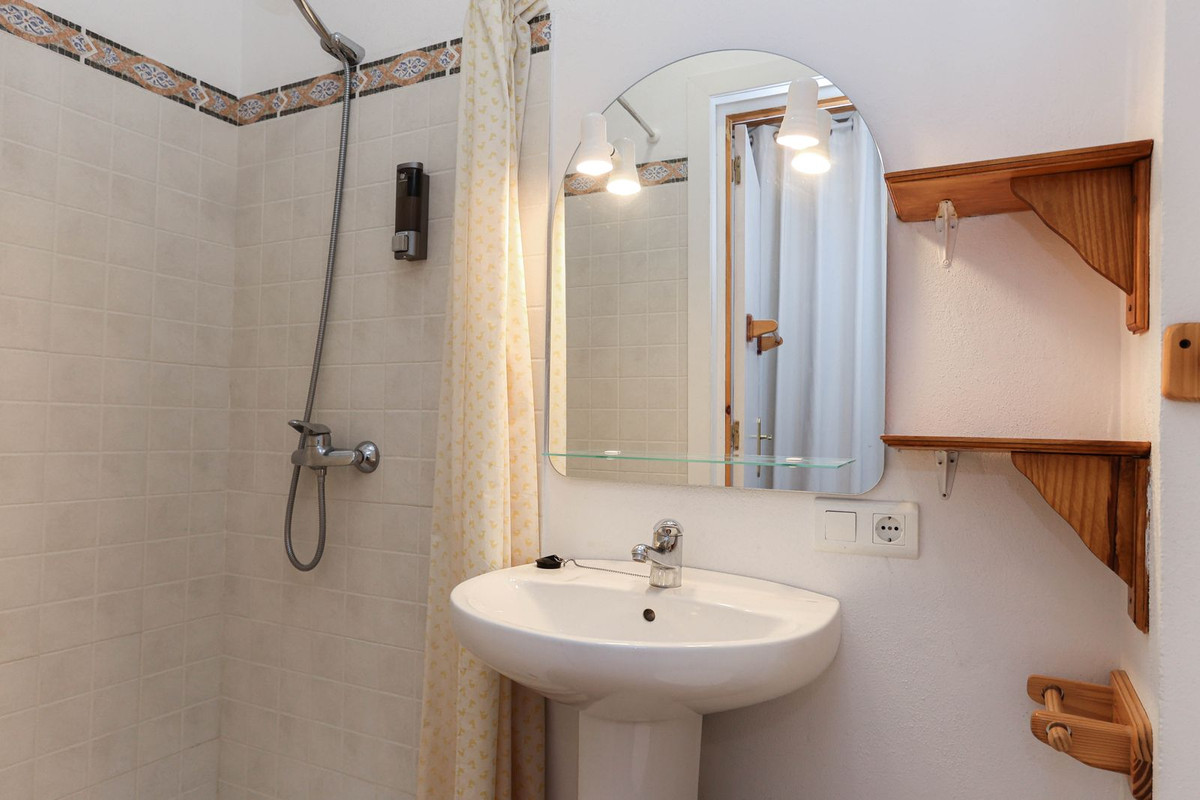 Se vende Cama y Desayuno de 6 dormitorios en Costa Del Sol, Málaga, España