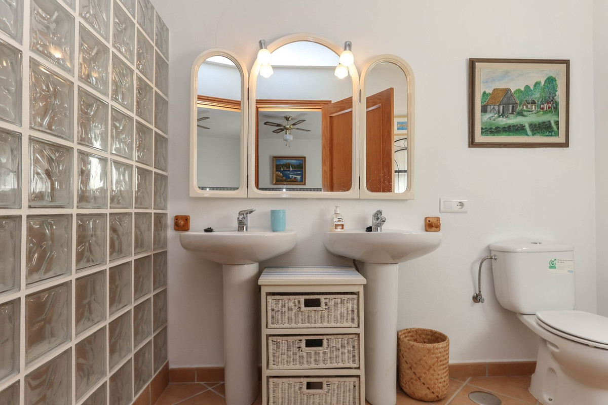 Se vende Cama y Desayuno de 6 dormitorios en Costa Del Sol, Málaga, España