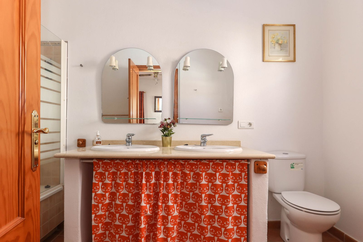 Se vende Cama y Desayuno de 6 dormitorios en Costa Del Sol, Málaga, España