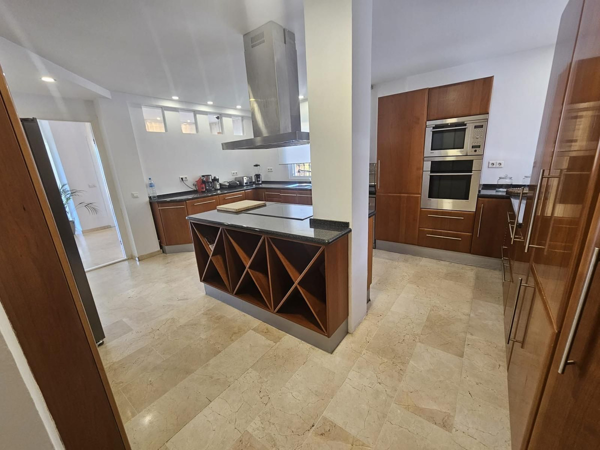 5 Bed Townhouse for sale in Benalmadena Costa Del Sol, Málaga, Spain