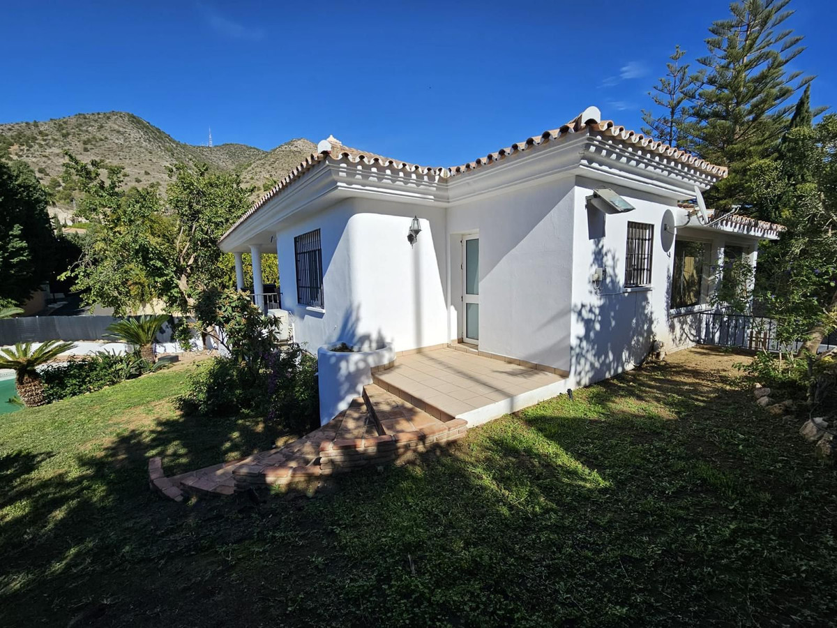 5 Bed Townhouse for sale in Benalmadena Costa Del Sol, Málaga, Spain
