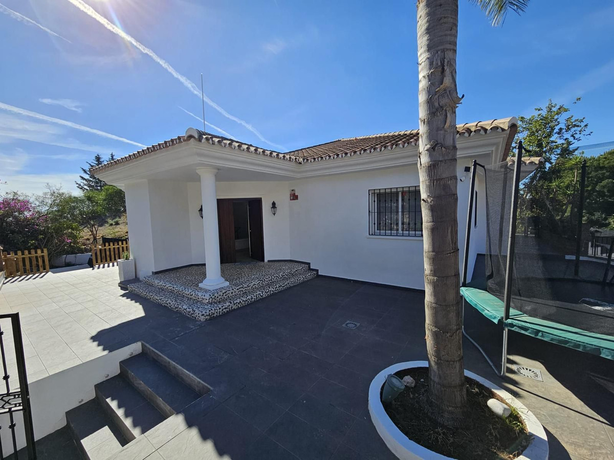 5 Bed Townhouse for sale in Benalmadena Costa Del Sol, Málaga, Spain