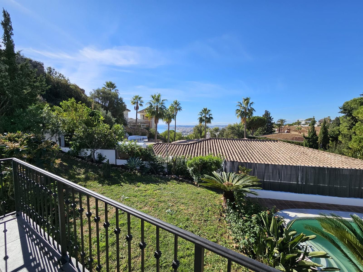 5 Bed Townhouse for sale in Benalmadena Costa Del Sol, Málaga, Spain