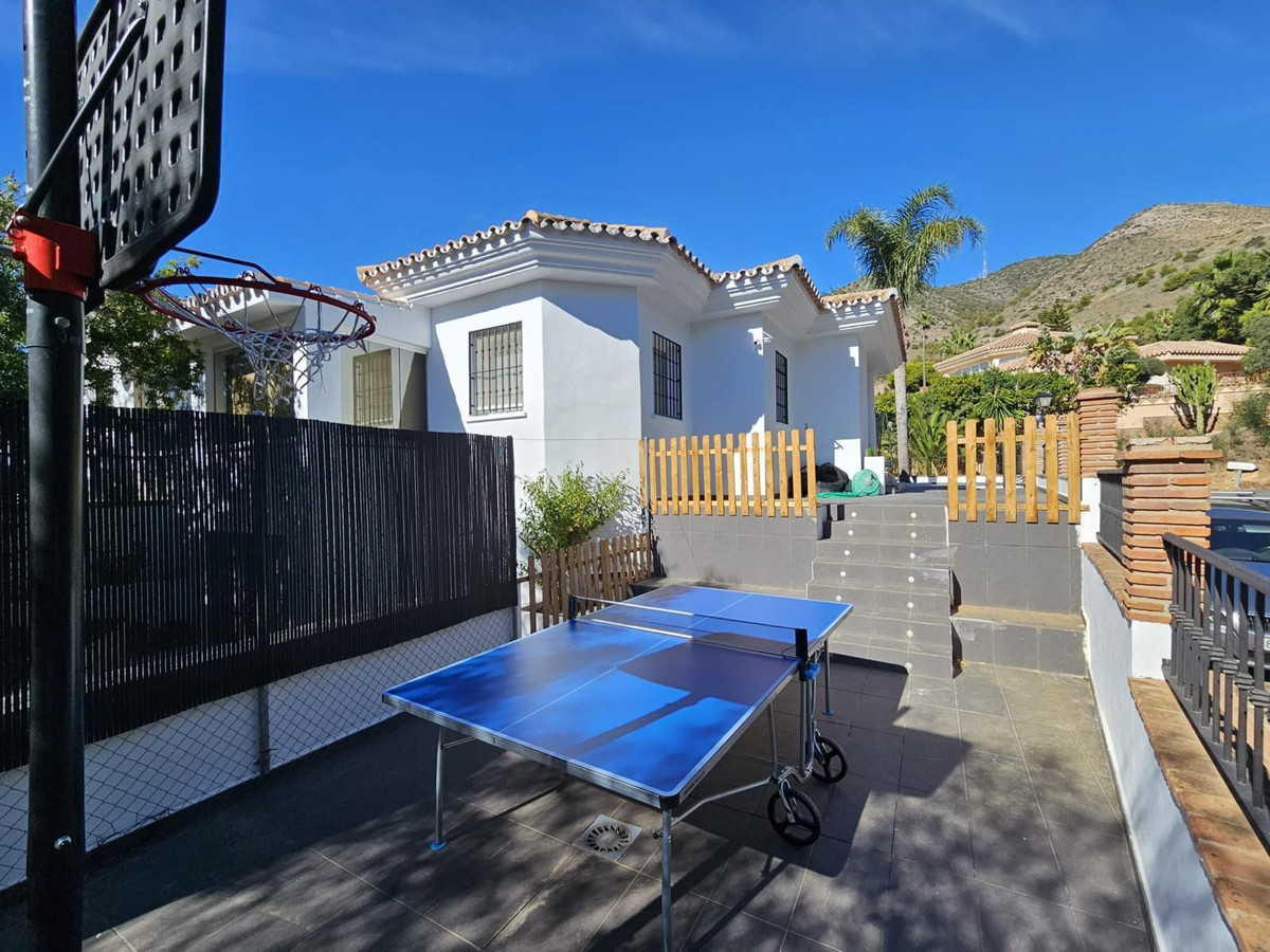 5 Bed Townhouse for sale in Benalmadena Costa Del Sol, Málaga, Spain