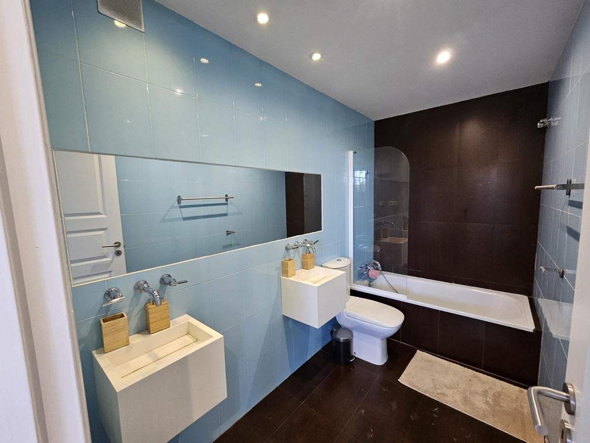 5 Bed Townhouse for sale in Benalmadena Costa Del Sol, Málaga, Spain
