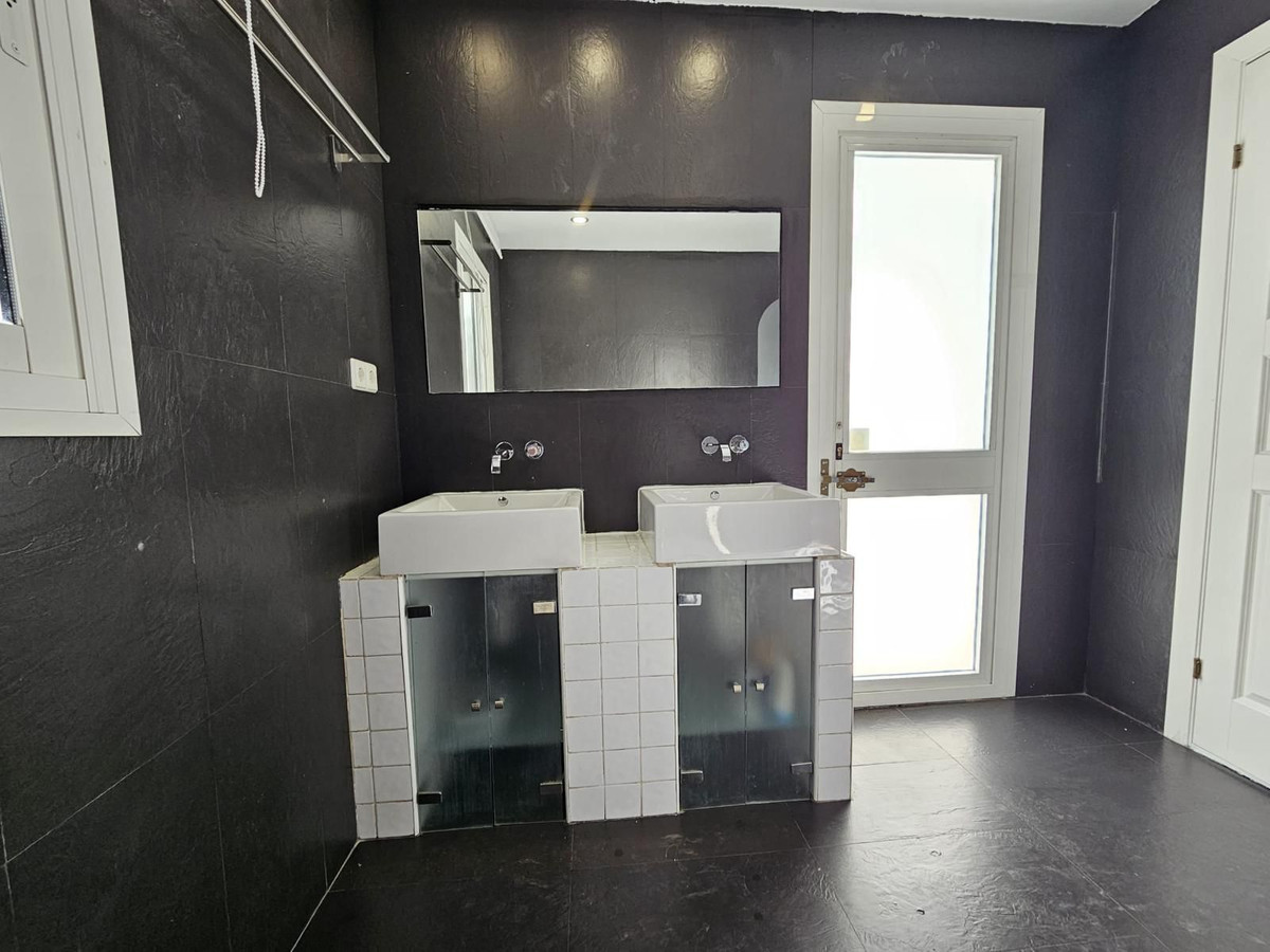 5 Bed Townhouse for sale in Benalmadena Costa Del Sol, Málaga, Spain