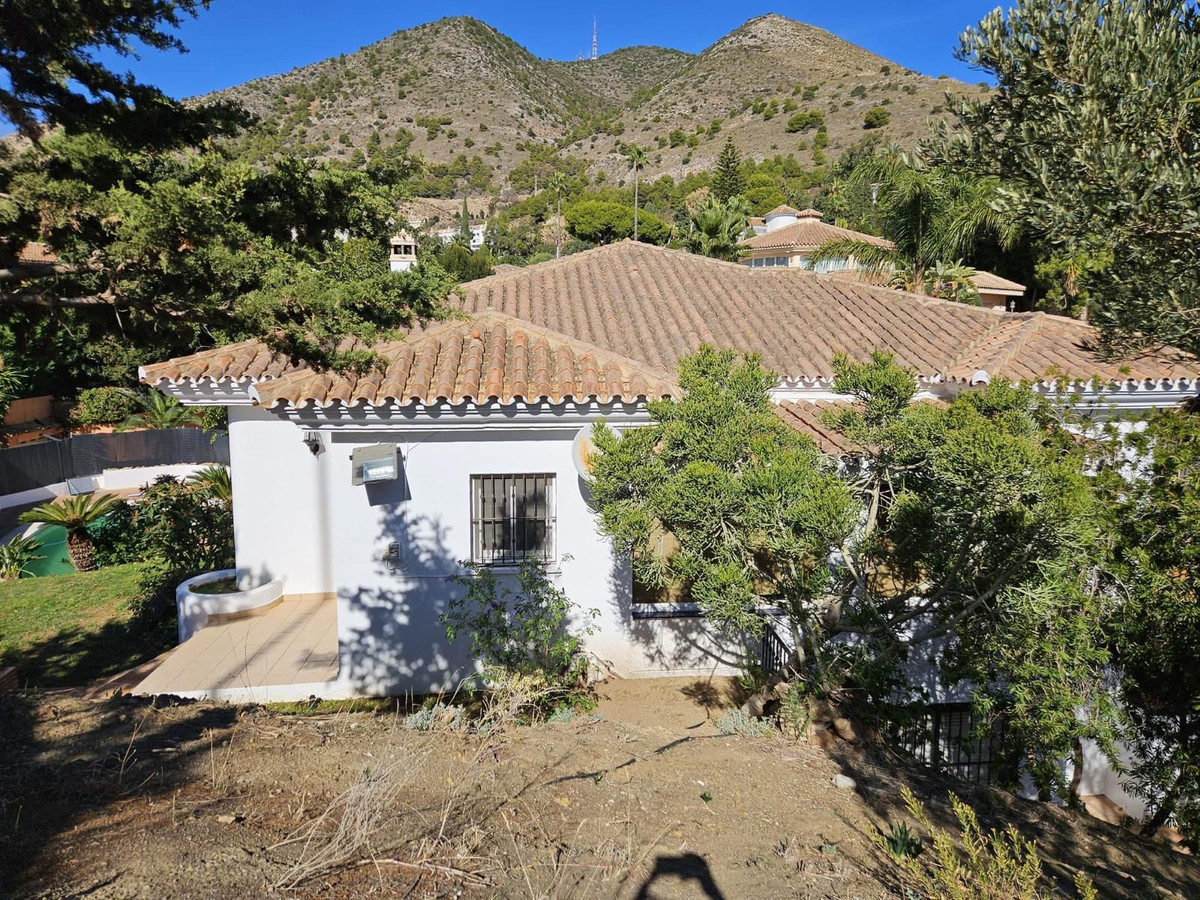 5 Bed Townhouse for sale in Benalmadena Costa Del Sol, Málaga, Spain