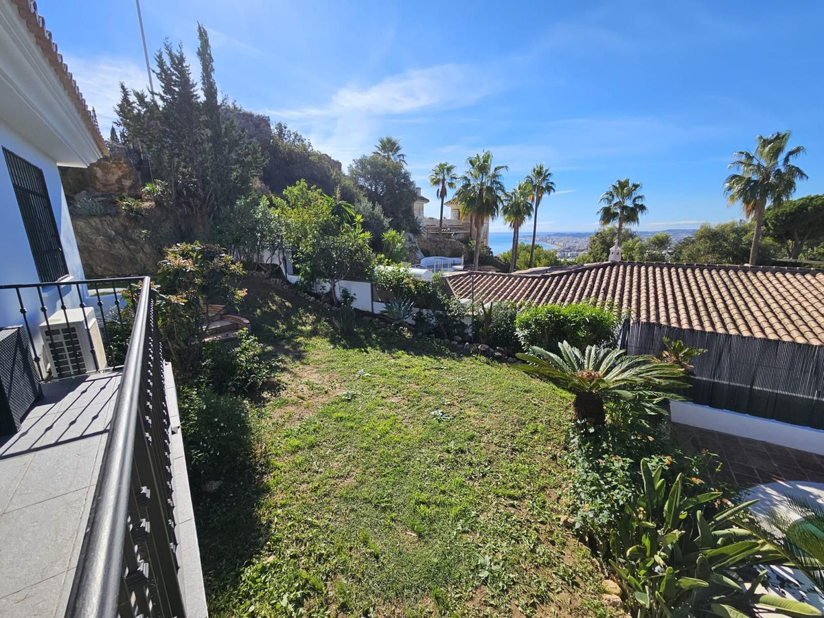 5 Bed Townhouse for sale in Benalmadena Costa Del Sol, Málaga, Spain
