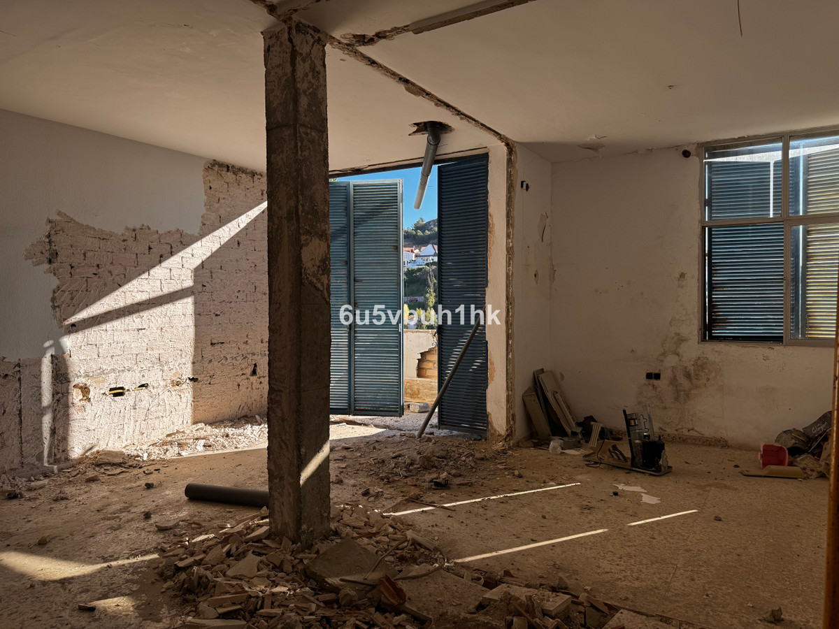 Se vende Villa - Chalet de 4 dormitorios en Málaga Ciudad, Málaga, España