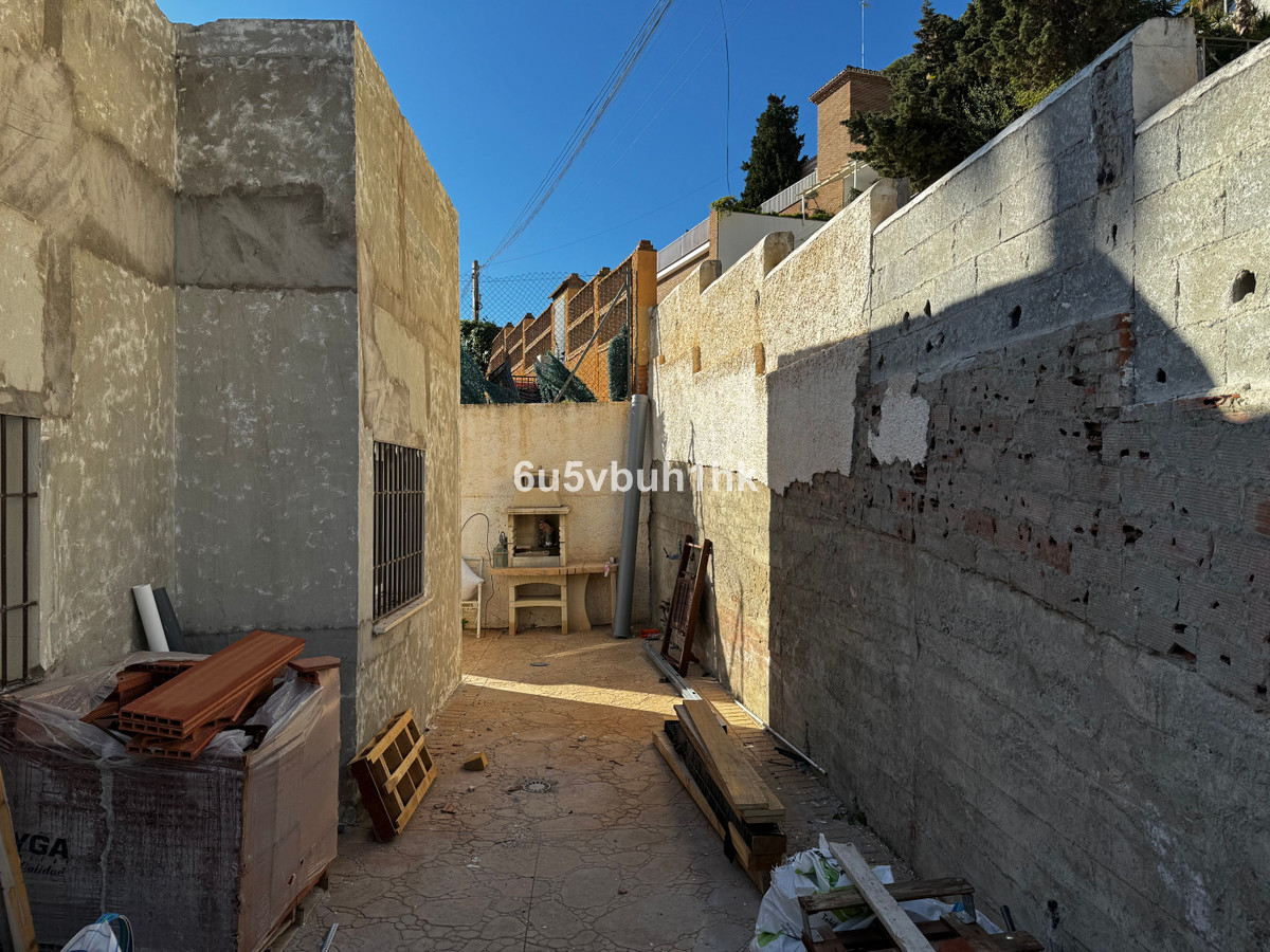 Se vende Villa - Chalet de 4 dormitorios en Málaga Ciudad, Málaga, España