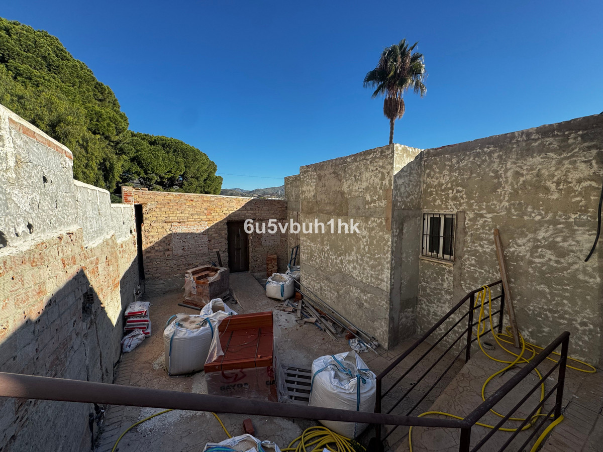 Se vende Villa - Chalet de 4 dormitorios en Málaga Ciudad, Málaga, España