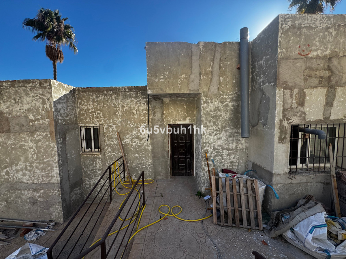 Se vende Villa - Chalet de 4 dormitorios en Málaga Ciudad, Málaga, España