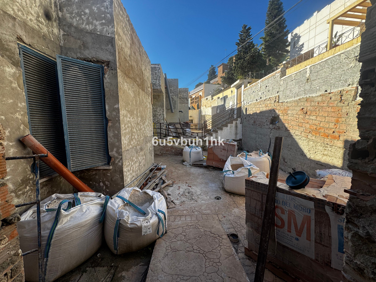 Se vende Villa - Chalet de 4 dormitorios en Málaga Ciudad, Málaga, España