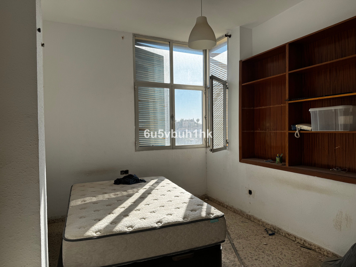 Se vende Villa - Chalet de 4 dormitorios en Málaga Ciudad, Málaga, España