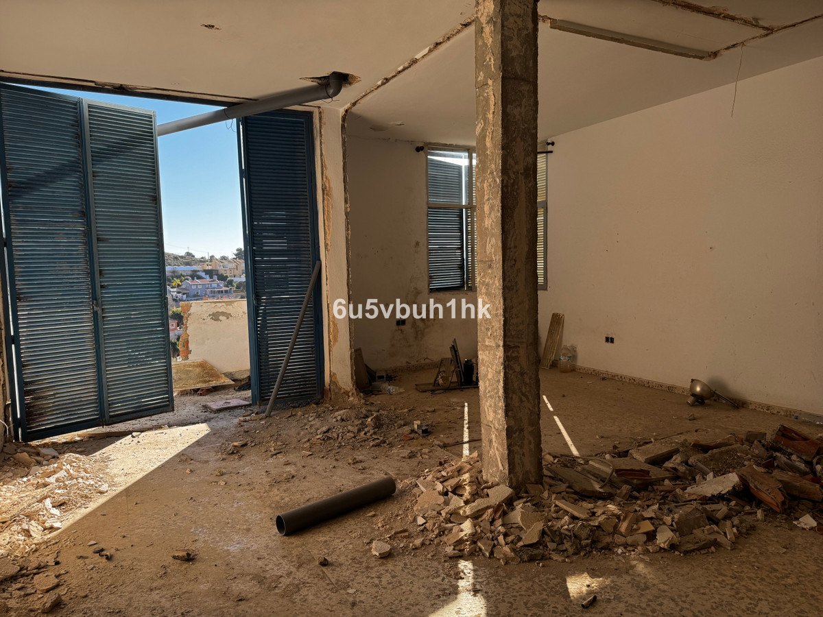 Se vende Villa - Chalet de 4 dormitorios en Málaga Ciudad, Málaga, España