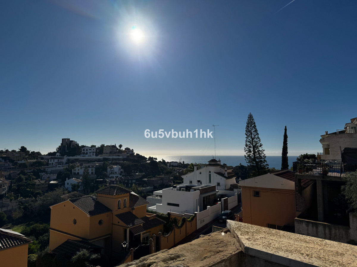 Se vende Villa - Chalet de 4 dormitorios en Málaga Ciudad, Málaga, España