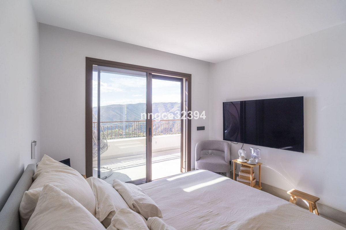 3 Bed Townhouse for sale in Istán Costa Del Sol, Málaga, Spain