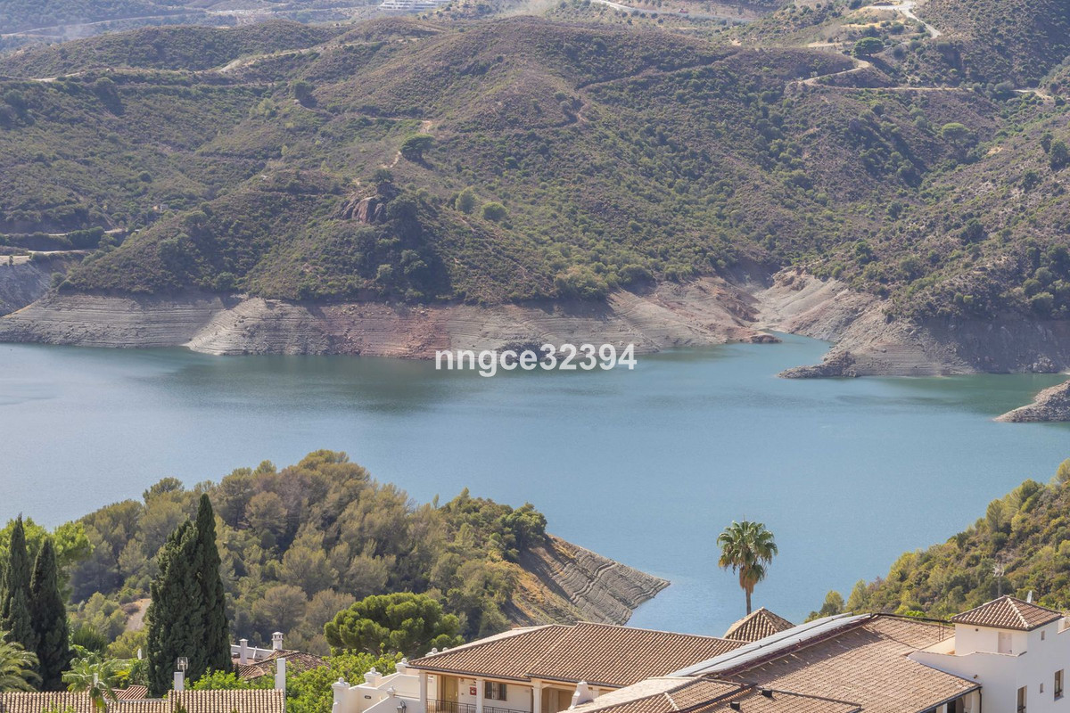 3 Bed Townhouse for sale in Istán Costa Del Sol, Málaga, Spain