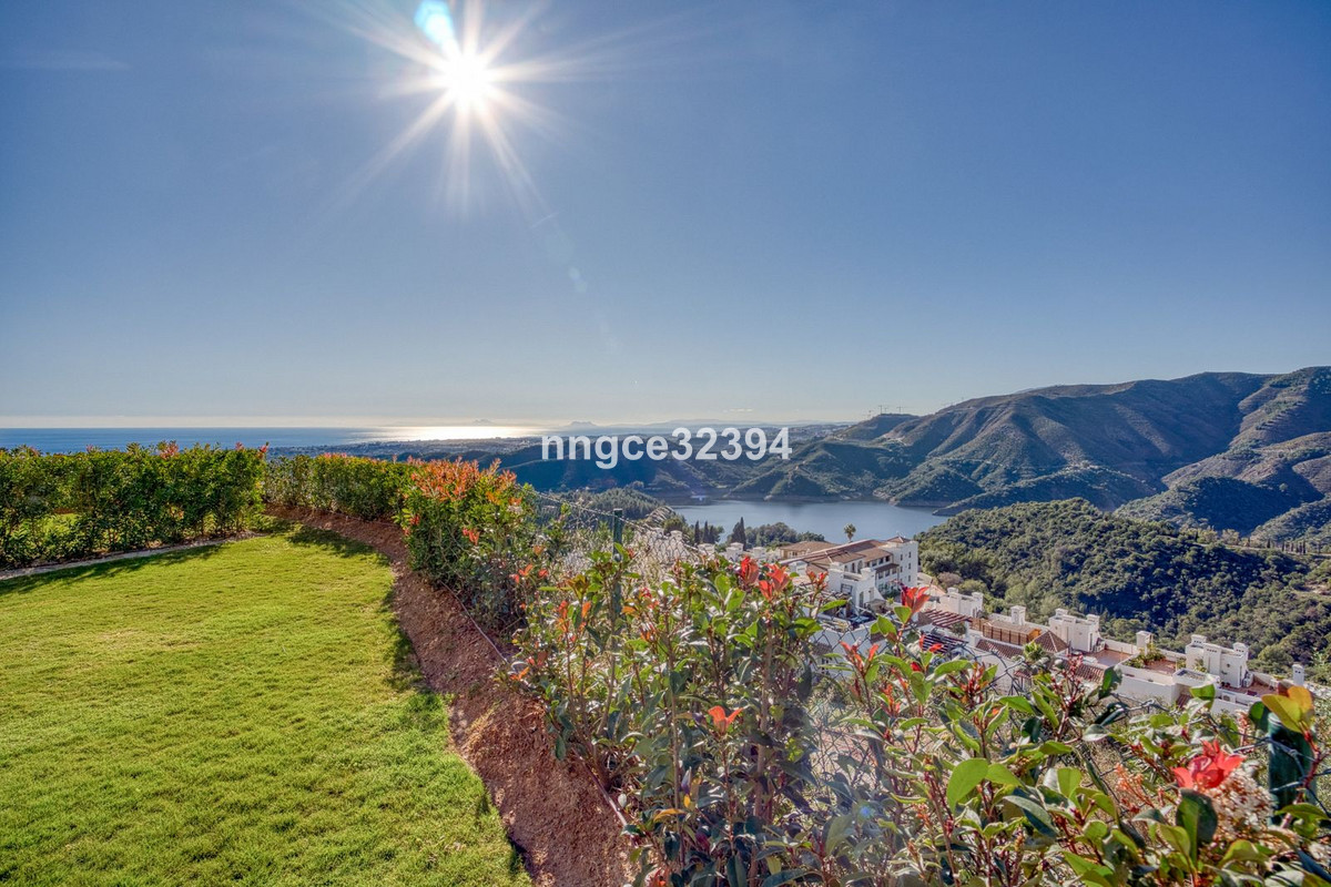 3 Bed Townhouse for sale in Istán Costa Del Sol, Málaga, Spain