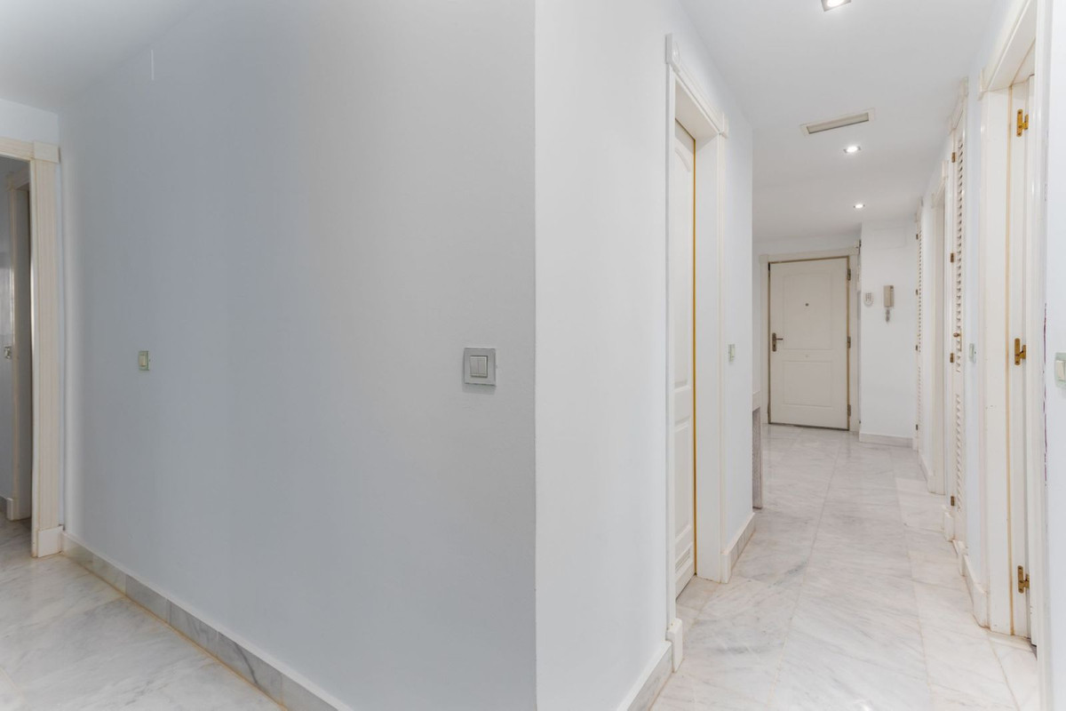 5 Bed Apartment for sale in San Pedro De Alcántara Costa Del Sol, Málaga, Spain