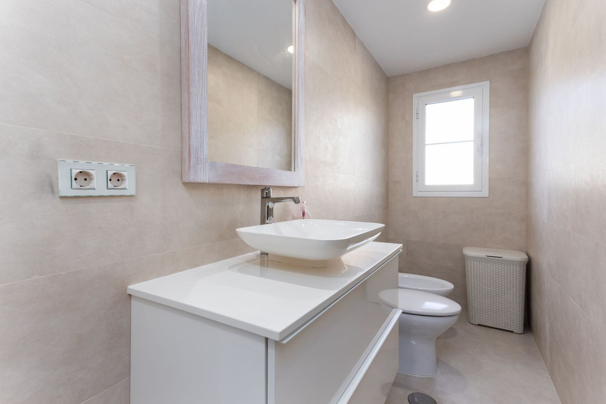 5 Bed Apartment for sale in San Pedro De Alcántara Costa Del Sol, Málaga, Spain