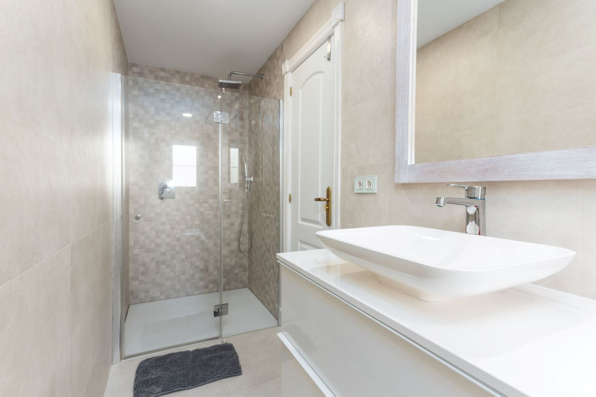 5 Bed Apartment for sale in San Pedro De Alcántara Costa Del Sol, Málaga, Spain