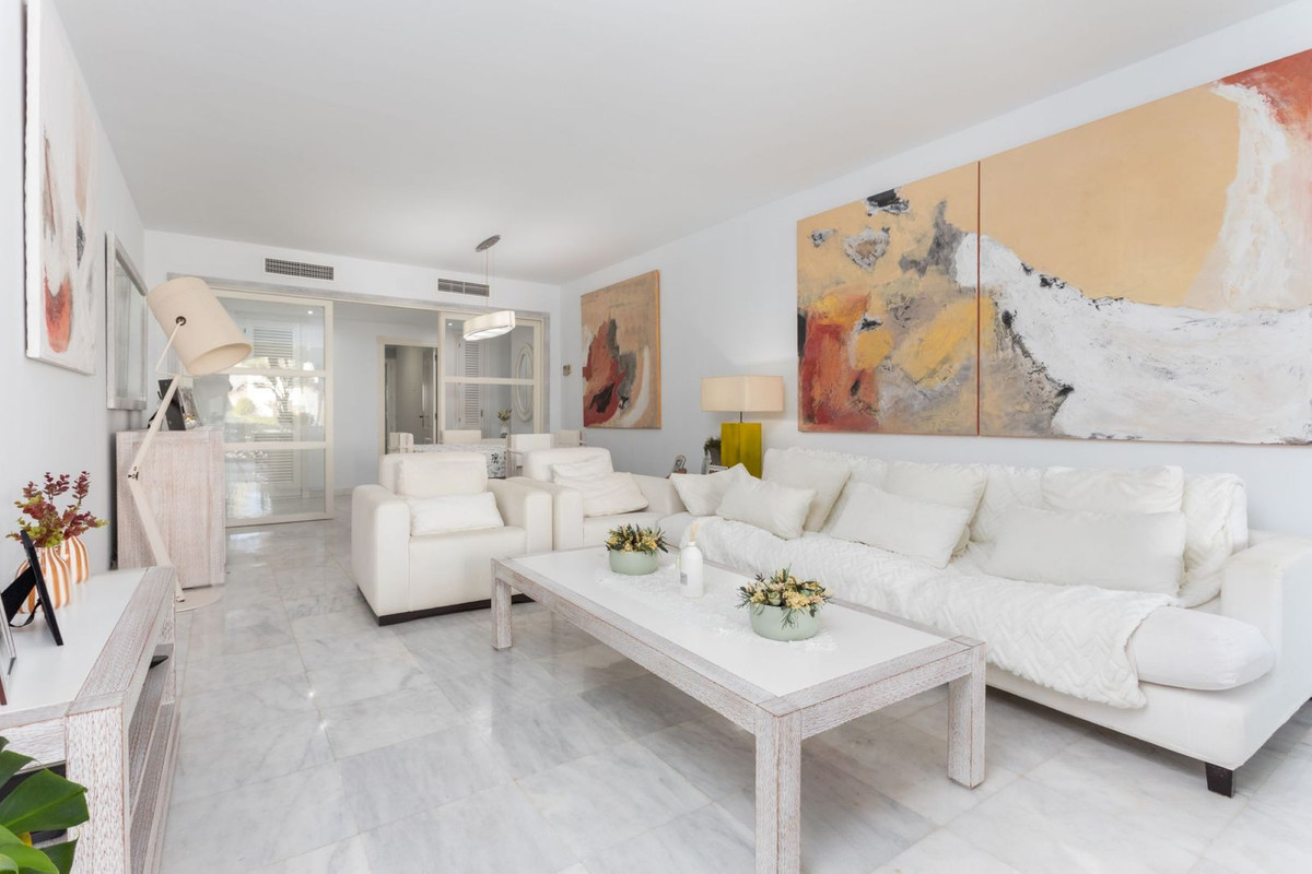 5 Bed Apartment for sale in San Pedro De Alcántara Costa Del Sol, Málaga, Spain