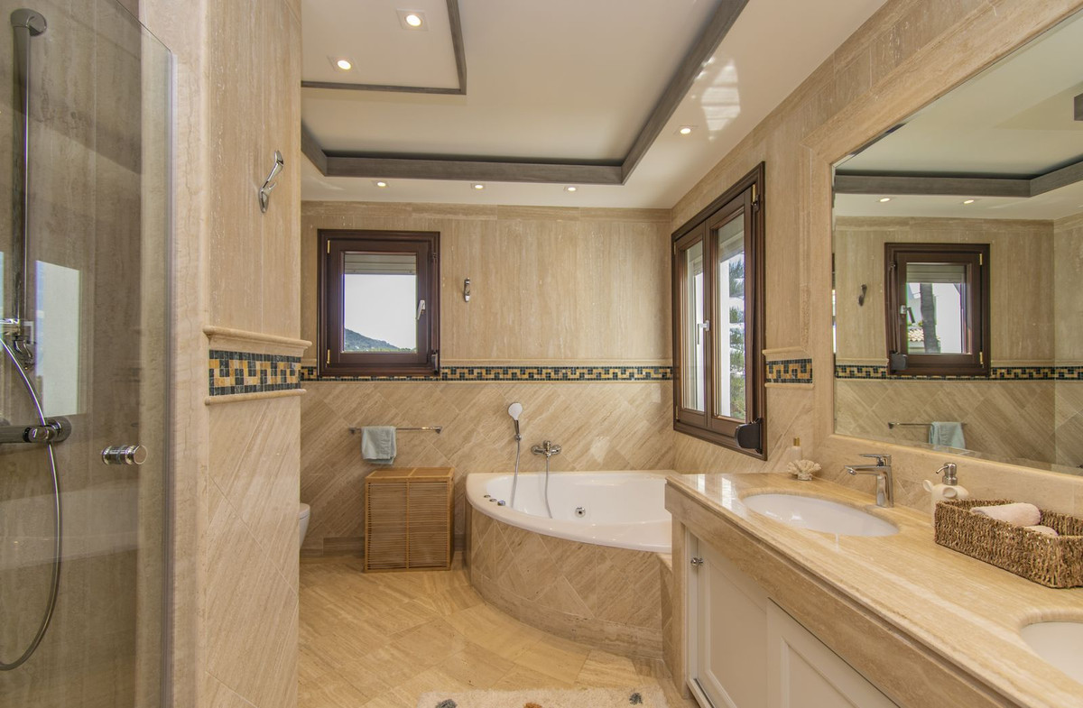 Se vende Apartamento Planta Media de 4 dormitorios en Costa Del Sol, Málaga, España