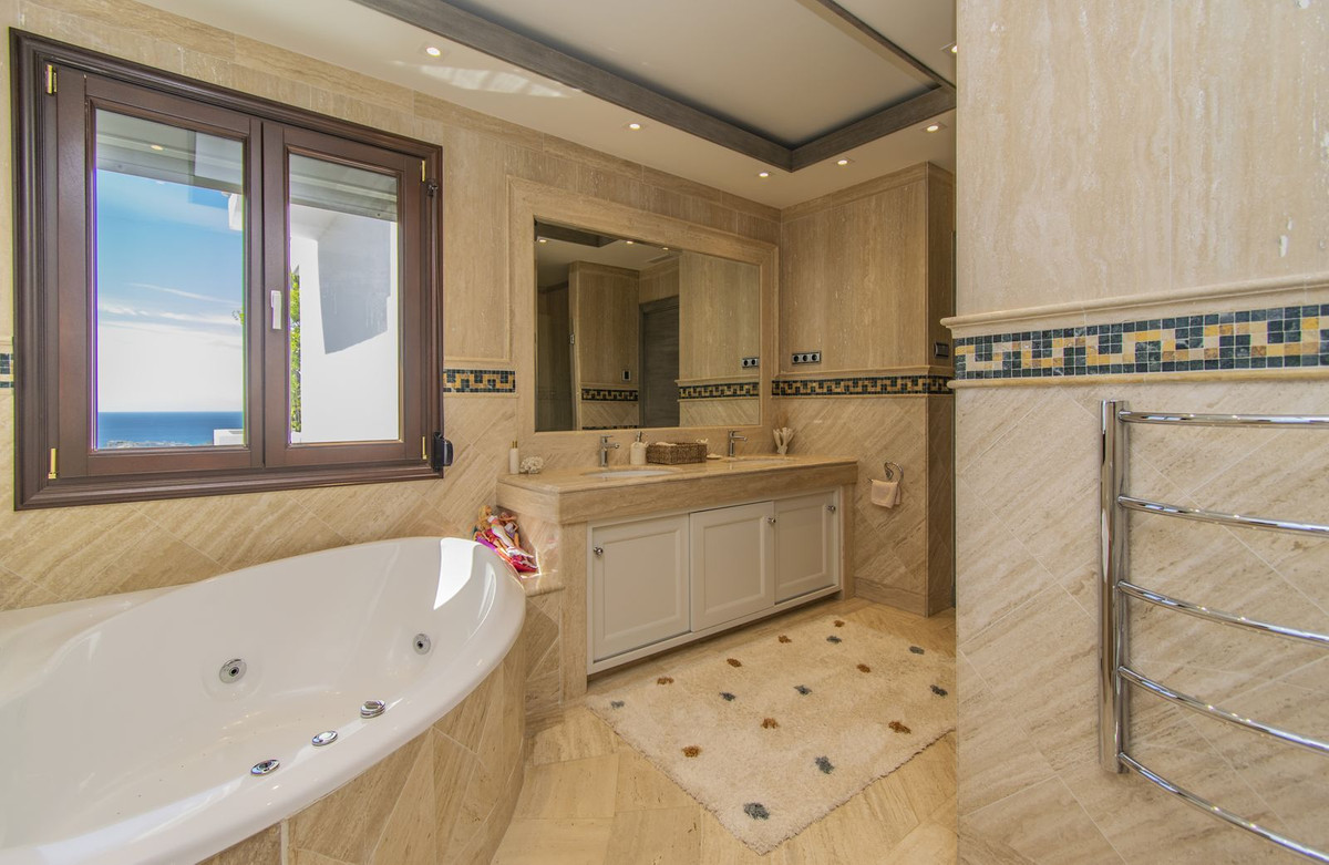 Se vende Apartamento Planta Media de 4 dormitorios en Costa Del Sol, Málaga, España