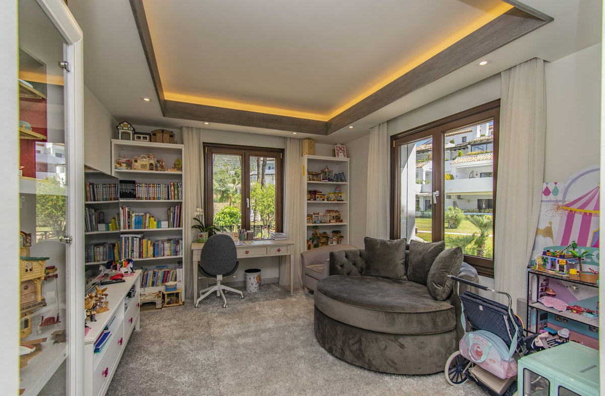Se vende Apartamento Planta Media de 4 dormitorios en Costa Del Sol, Málaga, España