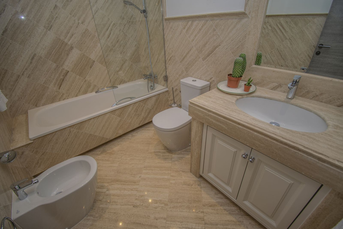 Se vende Apartamento Planta Media de 4 dormitorios en Costa Del Sol, Málaga, España