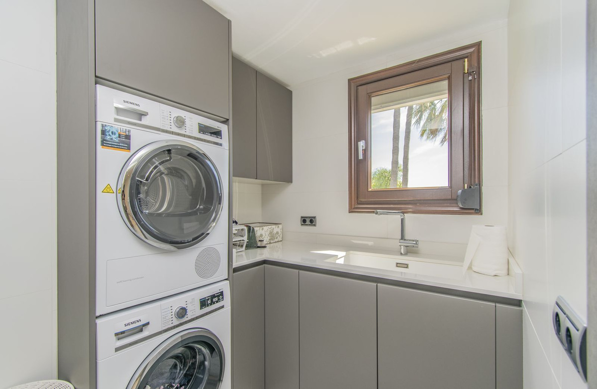 Se vende Apartamento Planta Media de 4 dormitorios en Costa Del Sol, Málaga, España